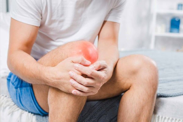 Comparación entre fisioterapia y medicamentos para el dolor articular.